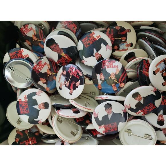 Vintage 1989 New Kids On The Block NKOTB 6 Random Pinback Buttons New Old Stock - Picture 1 of 3